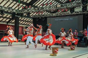 Nova Petropolis, Brasilien - 20. Juli 2019. Brasilianische Volkstänzer, die einen typischen Tanz auf dem 47. Internationalen Folklorefestival von Nova Petropolis aufführen. eine schöne ländliche Stadt, die von deutschen Einwanderern gegründet wurde. foto