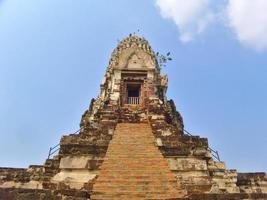 Wat Ratchaburana ist ein Tempel im historischen Park von Phra Nakhon Si Ayutthaya. Die Hauptpagode des Tempels ist einer der besten Tempel der Stadt. befindet sich im teil der insel ayutthaya.