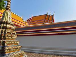 Wat Phra Chetuphonwat Pho befindet sich hinter dem prächtigen Tempel des Smaragd-Buddhas. foto