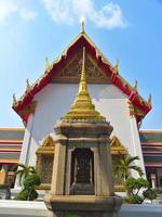 Wat Phra Chetuphonwat Pho befindet sich hinter dem prächtigen Tempel des Smaragd-Buddhas. foto