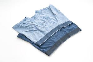 blaue Herrenunterwäsche auf weißem Hintergrund foto