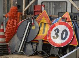 Baustellenschilder auf LKW foto