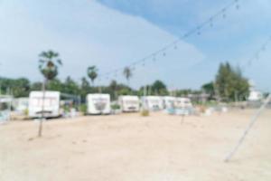 abstrakte Unschärfe Wohnmobil am Strand für Hintergrund foto