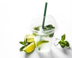 Mojito-Cocktail mit Limette und Minze foto
