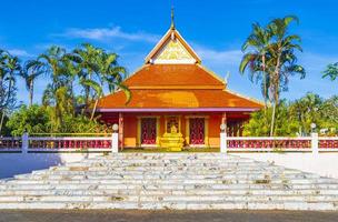 bunte gebäude wat phadung tham phothi tempel khao lak thailand.