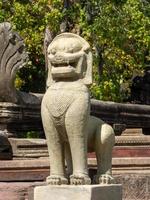 phimai historischer parkphimai nach der traditionellen kunst der khmer gebaut. phimai prasat hin begann wahrscheinlich während der Regierungszeit von König Suryavarman 1 im 16. Jahrhundert buddhistischer Tempel zu bauen.