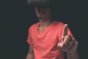 Spiele spielen, Filme ansehen, VR-Brillen verwenden, 3D-Bilder, virtuelle Welten Metaverse foto