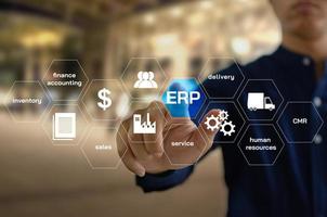 ERP-Enterprise-Resource-Planning. Planung der Verwaltung der Organisation, um Ressourcen effizient und mit maximalem Nutzen einsetzen zu können. Managementkonzeptsymbole auf dem virtuellen Bildschirm.