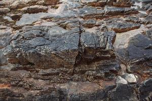 Steinbeschaffenheit aus Wellen erodieren, Naturhintergrund. Ansicht von oben. Platz kopieren. kann als Banner verwendet werden foto