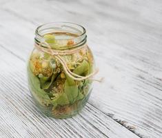 Lindenblüten im Glas foto