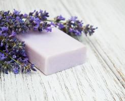 Lavendel mit Seife foto