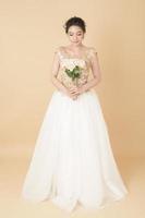wunderschöne Braut im wunderschönen Couture-Kleid