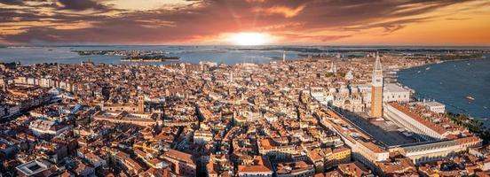 Luftaufnahme des ikonischen San Marco Square foto