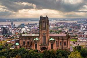 Luftaufnahme der Hauptkathedrale von Liverpool im Vereinigten Königreich. foto