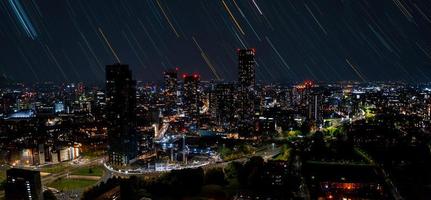 Luftaufnahme von Manchester, Großbritannien bei Nacht. foto