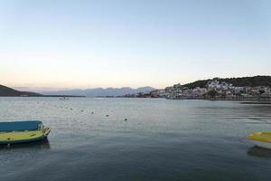 das Meer und die Berge von Kreta. foto