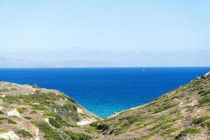 das Meer und die Berge von Kreta. foto