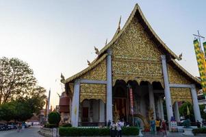 chiang mai thailand10 januar 2020wat chedi luang tempelerbaut während der herrschaft von phaya saen mueang könig rama vii der mangrai-dynastie.erwartet, in den jahren be1928 1945 gebaut zu werden.