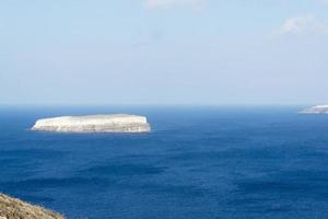 Weitläufige Landschaft mit Blick auf die Insel Santorini, Griechenland foto