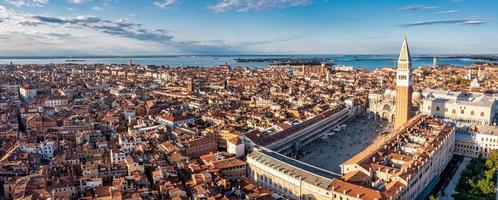 Luftaufnahme des ikonischen San Marco Square foto