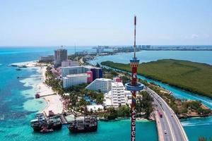 Luftaufnahme von Jolly Roger Piratenschiff in Cancun foto