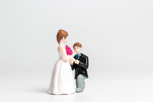 Braut und Bräutigam Hochzeit auf grauem Hintergrund foto
