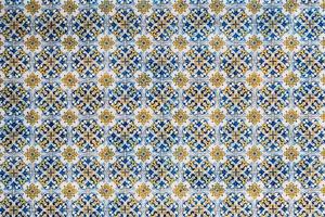 portugiesische fliesen. nahtlose Patchworkfliese mit viktorianischen Motiven. Majolika-Keramikfliese, blaues und weißes Azulejo, originales traditionelles portugiesisches und spanisches Dekor foto