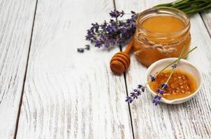 Honig- und Lavendelblüten foto