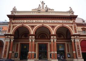 das größte theatergebäude von bologna arena del sole bologna, italien. foto