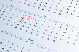 Covid-19-Impfplan zur Vorbereitung auf den Kalender geschrieben
