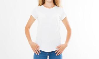 weibliches weißes T-Shirt isoliert, beschnittenes Porträt, Mädchen im T-Shirt foto