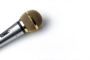 Mikrofon auf einer weißen Hintergrundnahaufnahme. foto