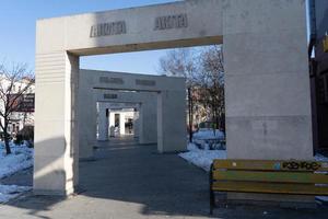 wladiwostok, russland-24. januar 2020 - urbane landschaft mit sehenswürdigkeiten auf den straßen der stadt foto