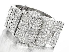Diamant-Armband isoliert auf weißem Hintergrund