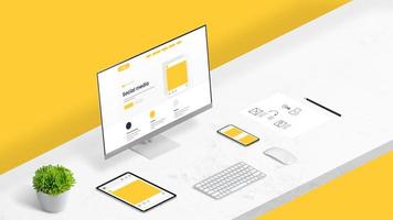 Social-Media-Marketing-Konzept. Schreibtisch mit Computerdisplay, Tablet und Smartphone mit Social-Media-Widnow-Layout foto