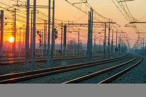 Bahnhof bei Sonnenuntergang foto