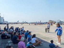 königliche thailändische luftwaffe don muang bangkok thailand12. januar 2019nationaler kindertag die flugzeugshow und flugschau der luftwaffe der königlichen thailändischen luftwaffe. auf bangkok thailand12 januar 2019. foto