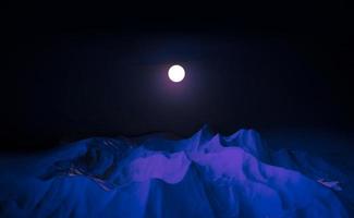 Mond in der Nacht mit Bergbild foto
