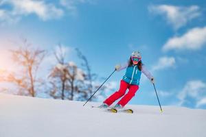 Frau Mädchen Frau auf dem Ski foto