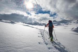 Besteigung Skibergsteigen an einem märchenhaften Ort foto