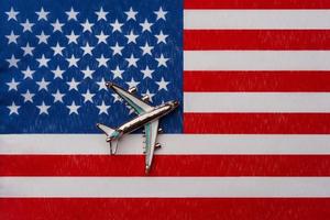 Flugzeug über der Flagge kleine pazifische abgelegene Inseln der Vereinigten Staaten Konzept des Reisens ins Ausland foto