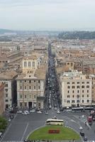 weitwinkelansicht der piazza venezia rom, italien. foto