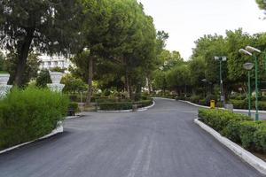 Stadtpark in Limassol am Abend vor Sonnenuntergang. foto