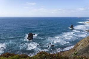 Berge und Meer auf der Insel Teneriffa. foto