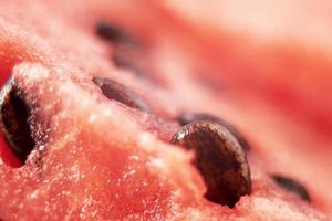 Wassermelonenstruktur aus nächster Nähe. Hintergrund der Wassermelone mit Samen. foto