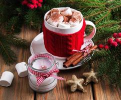 Weihnachtskakao mit Marshmallow foto