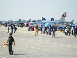 königliche thailändische luftwaffe don muang bangkok thailand12. januar 2019nationaler kindertag die flugzeugshow und flugschau der luftwaffe der königlichen thailändischen luftwaffe. auf bangkok thailand12 januar 2019. foto