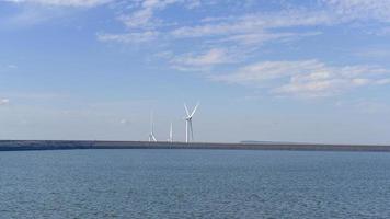 hintergrund von windkraftanlagen, sauberes energiekonzept foto