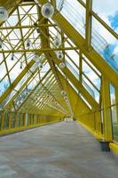 russland, moskau, 24. mai 2021 fußgängerbrücke andreevsky-brücke foto innerhalb der struktur