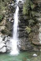 Freier Fall bei Wasserfällen foto